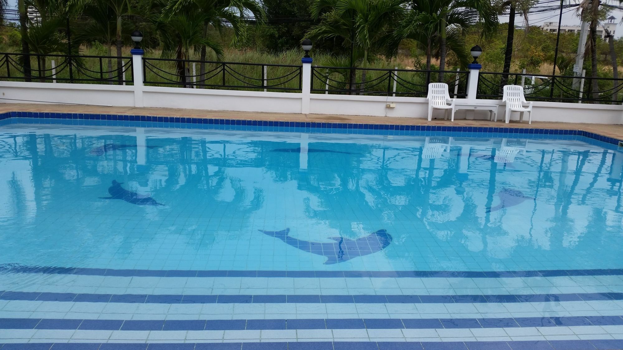 Sea View Apartments Sattahip Extérieur photo