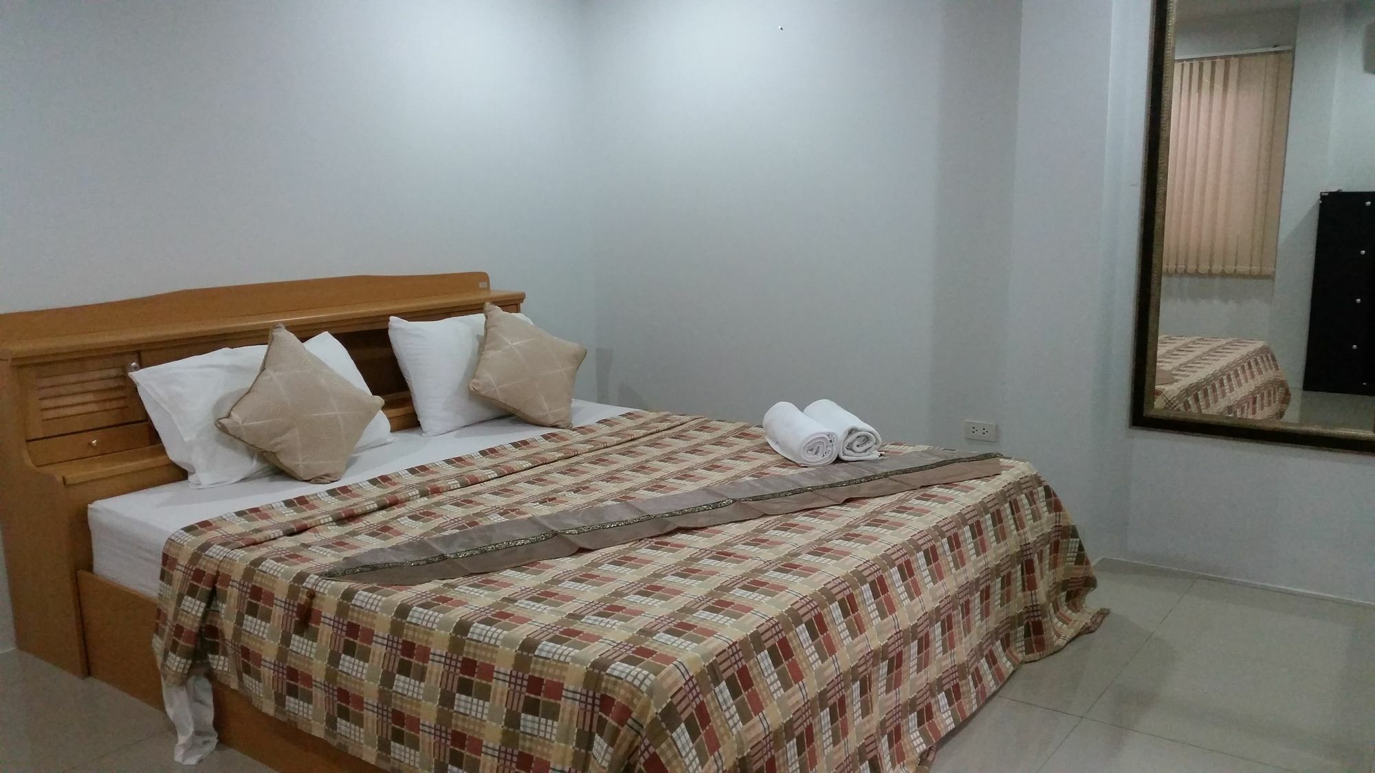 Sea View Apartments Sattahip Extérieur photo