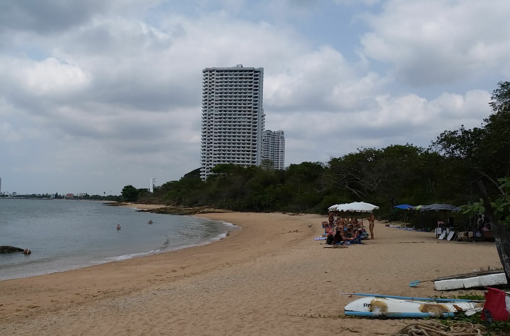 Sea View Apartments Sattahip Extérieur photo